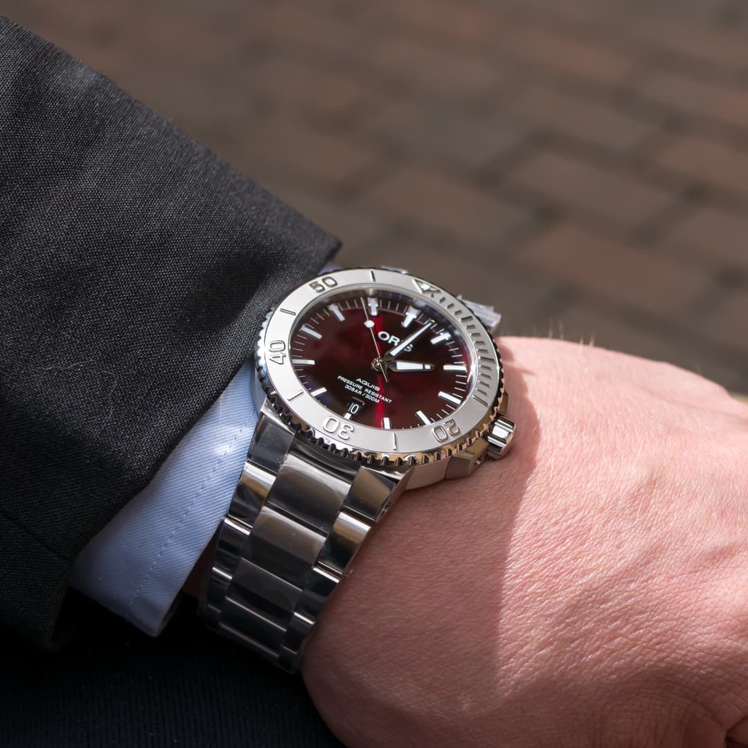 Oris Aquis Date Relief Cherry 01 733 7730 4158-07 8 24 05PEB