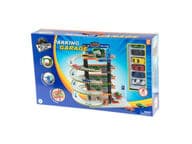 Parkkitalo ja kuusi metalliautoa