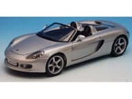 Maisto Porsche Carrera GT pienoismalli jalustalla