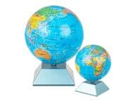 Pyörivä Maapallo lahjapakkauksessa