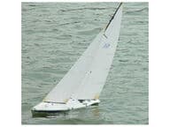 Radio-ohjattava Century purjevene