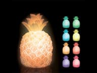Väriä vaihtava deluxe ananaslamppu