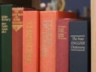 Kirjahyllyn nerokas salalokero