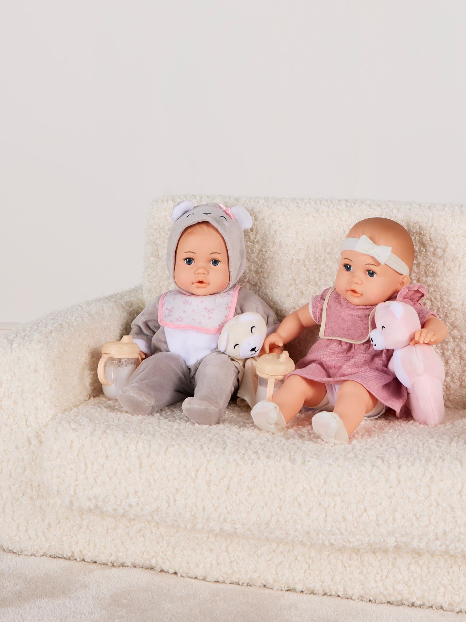 Cloudberry Castle Lahjapakkaus Nukke Twins Deluxe 35 cm, Vaaleanpunainen/Valkoinen