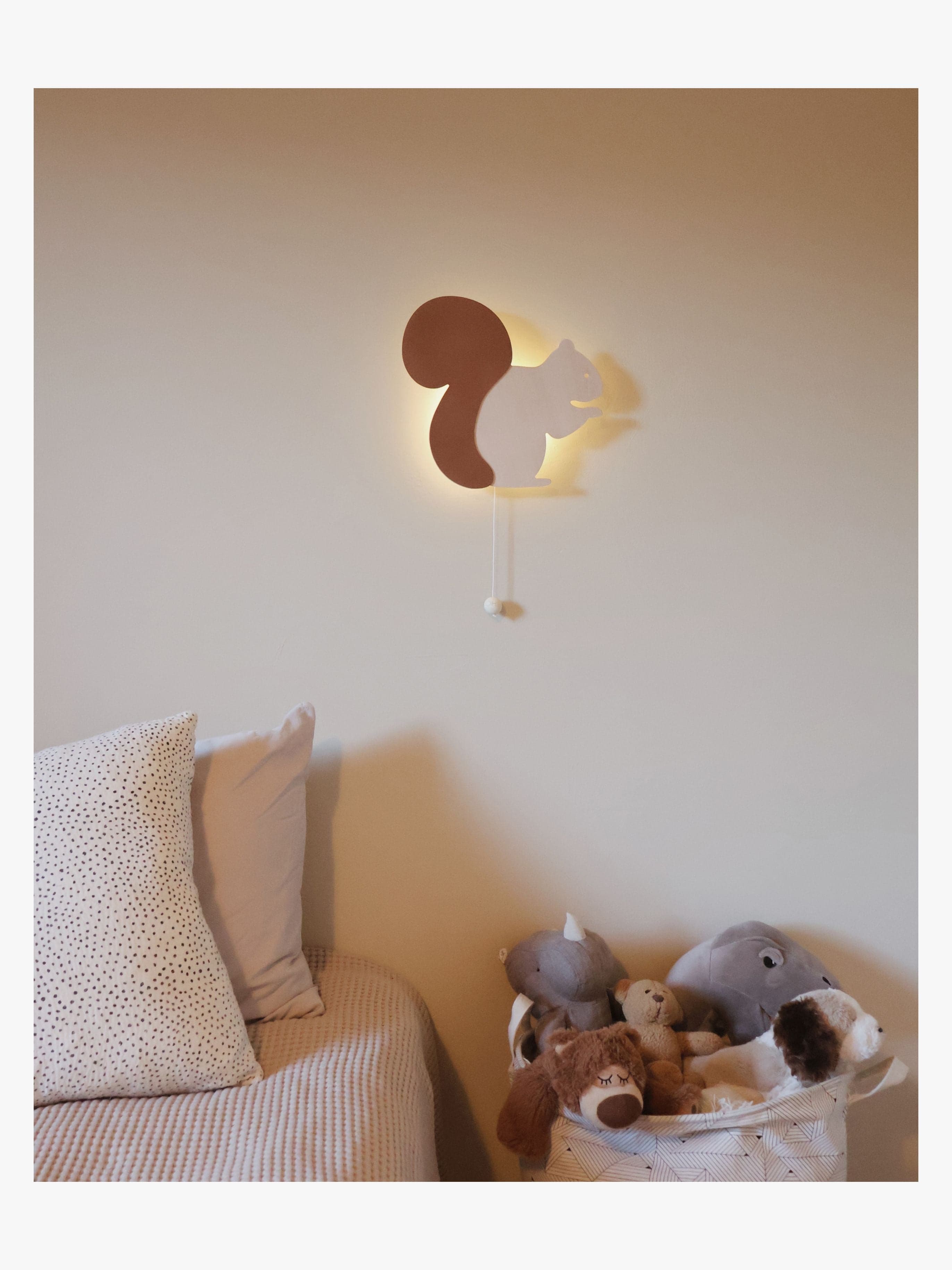 Oh, Poppy! Tore The Squirell Seinävalaisin