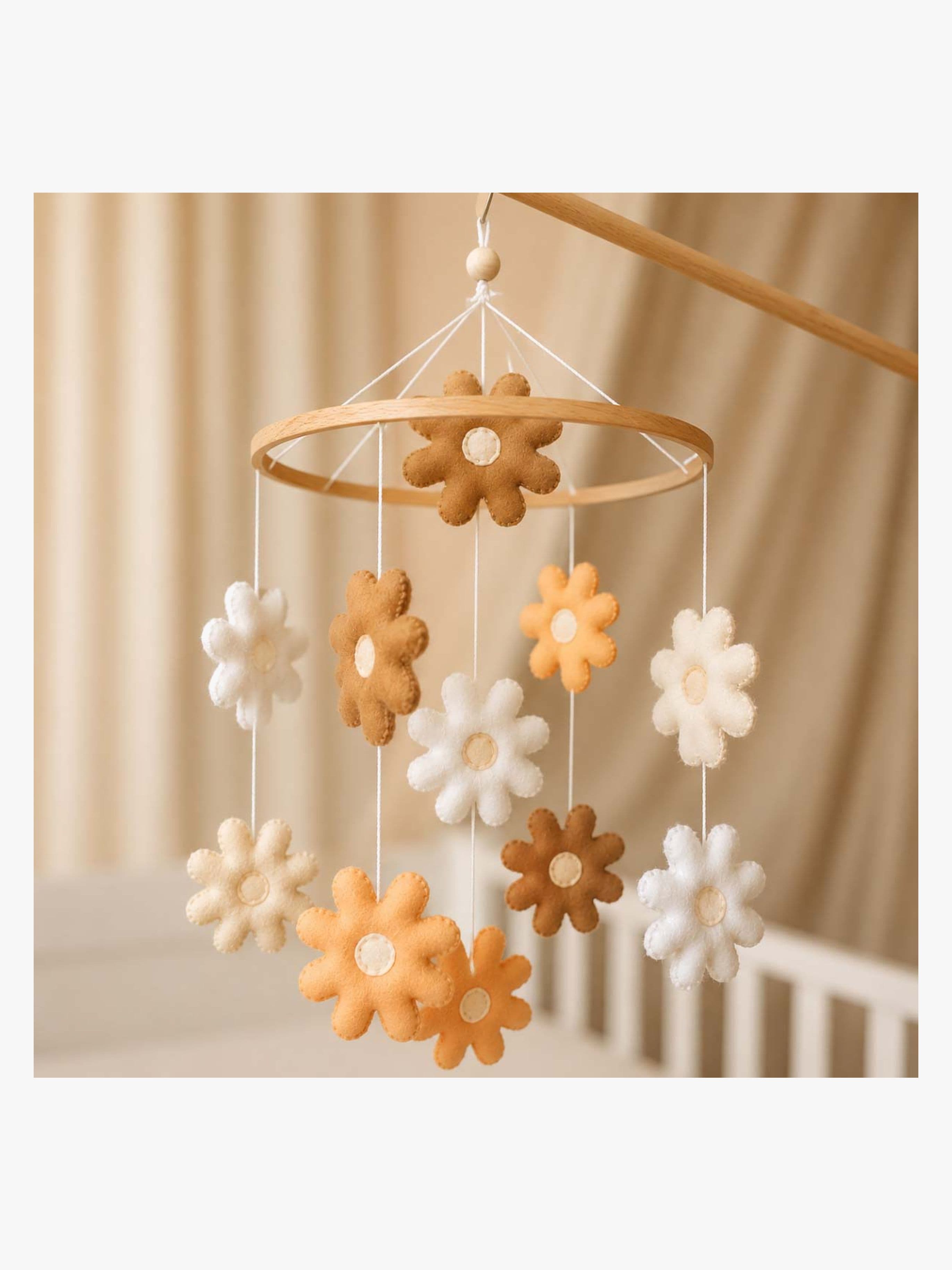 Little Loua Mobile, Flowers