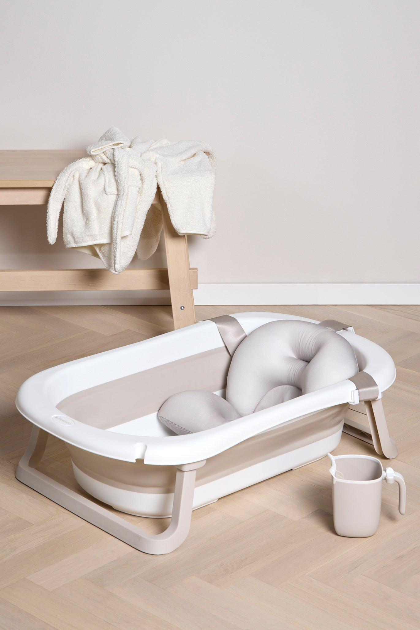 Beemoo CARE Assist Kylpyamme + Kylpytuki & Huuhtelukannu, Beige