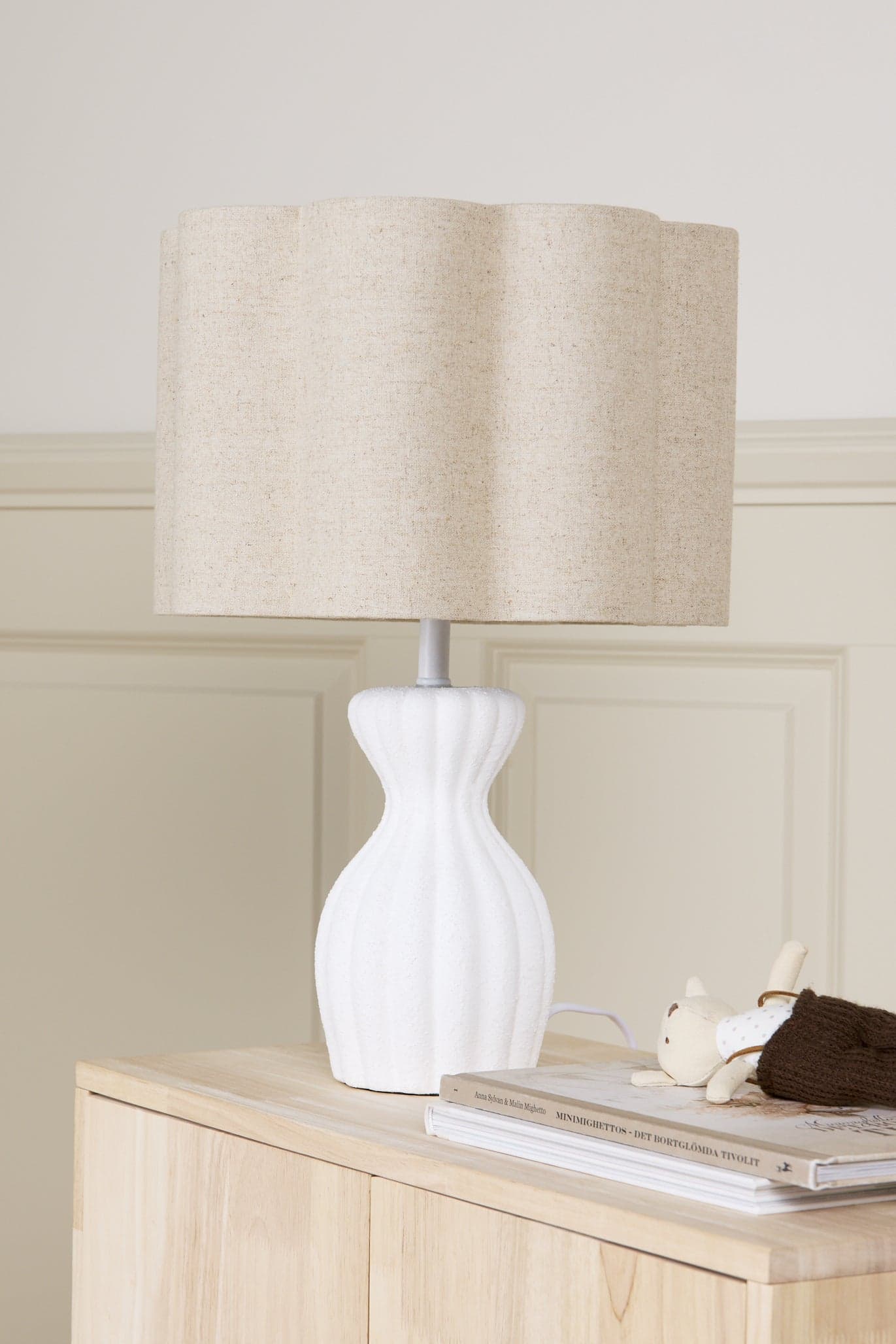 Alice & Fox Curve Lampunjalka + Lily Lampunvarjostin S, White/Beige_1