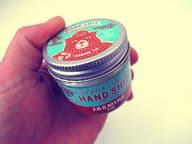 Hand Shit luonnonmukaista käsivoidetta