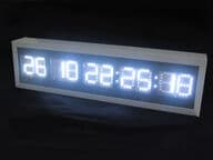 Mielettömän iso kellopaneeli