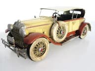 Klassikkoauton peltipienoismalli